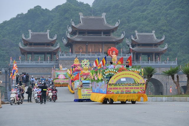 Hà Nam: 400 xe hoa tham gia rước Phật chào mừng Đại lễ Vesak 2019 - 12 Hà Nam: 400 xe hoa tham gia rước Phật chào mừng Đại lễ Vesak 2019 - 12