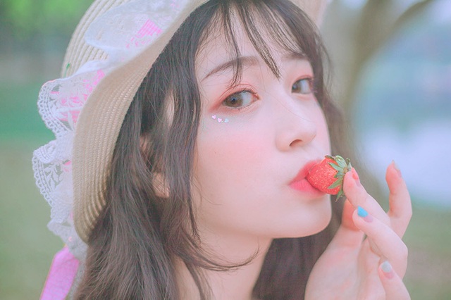 “Hot girl kẹo ngọt” xinh đẹp hút hồn, mê đọc sách - 4 “Hot girl kẹo ngọt” xinh đẹp hút hồn, mê đọc sách - 4