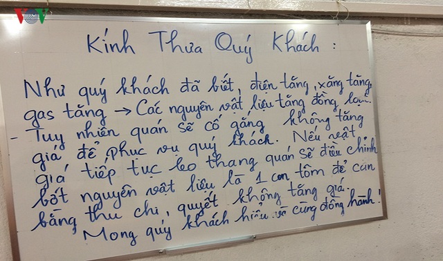 Quán ăn xin bớt một con tôm để không tăng giá - 1 Quán ăn xin bớt một con tôm để không tăng giá - 1