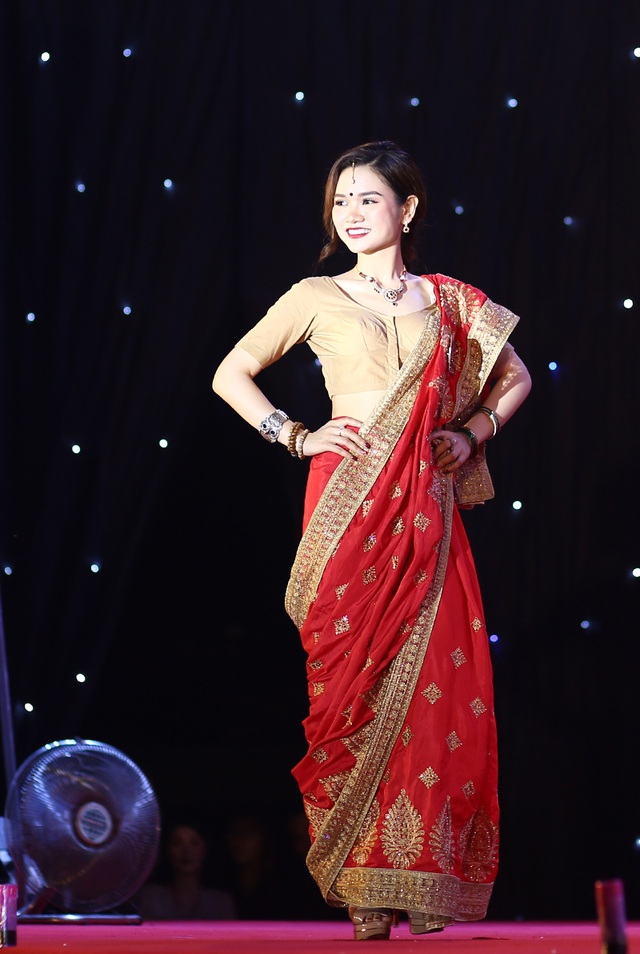 Nam thanh nữ tú ĐHQG Hà Nội khoe sắc với trang phục truyền thống 5 châu - 9 Nam thanh nữ tú ĐHQG Hà Nội khoe sắc với trang phục truyền thống 5 châu - 9