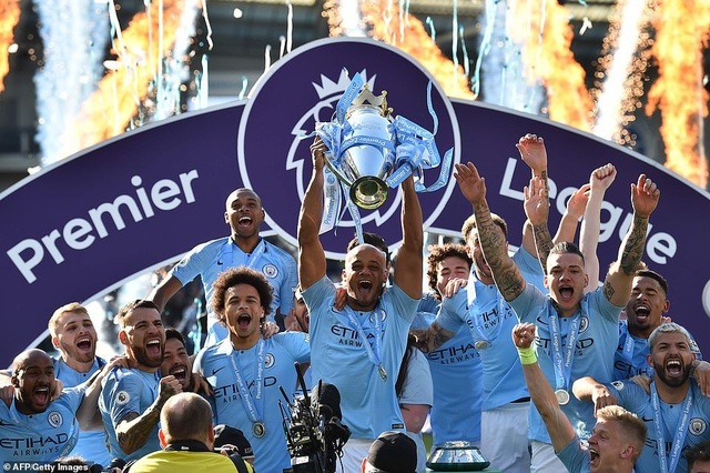 Man City hạnh phúc nhận cúp bạc vô địch Premier League - 9