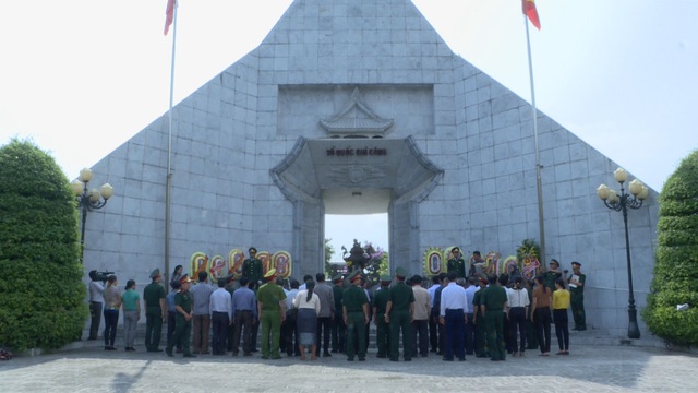 Lễ đón 98 hài cốt liệt sĩ quân tình nguyện và chuyên gia Việt Nam hy sinh tại Lào - 5 Lễ đón 98 hài cốt liệt sĩ quân tình nguyện và chuyên gia Việt Nam hy sinh tại Lào - 5