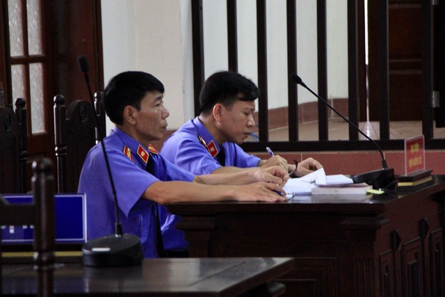 Hoãn phiên xử phúc thẩm bác sỹ Hoàng Công Lương - 3 Hoãn phiên xử phúc thẩm bác sỹ Hoàng Công Lương - 3