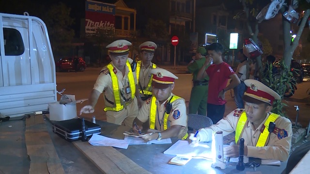 1 tuần thu gần 1 tỷ đồng tiền phạt các “ma men” sau tay lái - 3 1 tuần thu gần 1 tỷ đồng tiền phạt các “ma men” sau tay lái - 3