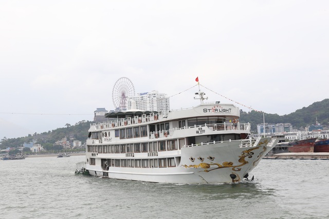 Khám phá Vịnh Hạ Long, Lan Hạ trên du thuyền Oriental Sails - 1 Khám phá Vịnh Hạ Long, Lan Hạ trên du thuyền Oriental Sails - 1