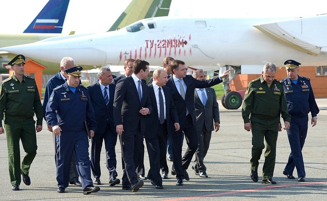 Tổng thống Putin mục sở thị dàn “chim sắt” uy lực của Nga - 1