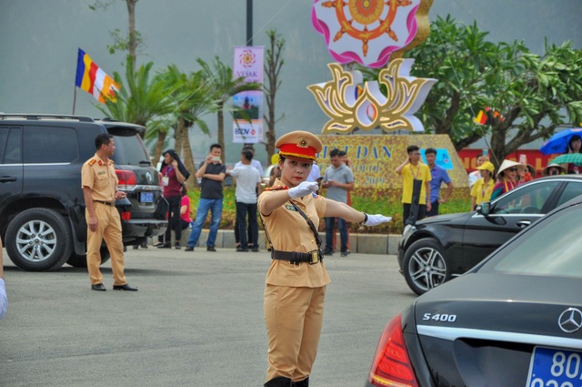 Những “bóng hồng” CSGT tại Đại lễ Vesak 2019 - 9 Những “bóng hồng” CSGT tại Đại lễ Vesak 2019 - 9