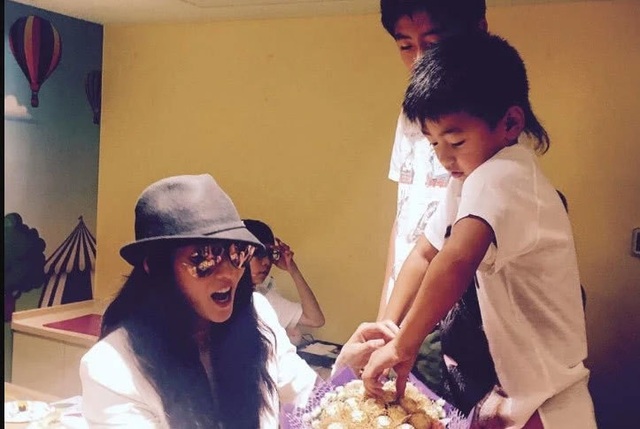 Trương Bá Chi vẫn được bố chồng cũ quý mến, hỗ trợ tài chính - 7 Trương Bá Chi vẫn được bố chồng cũ quý mến, hỗ trợ tài chính - 7