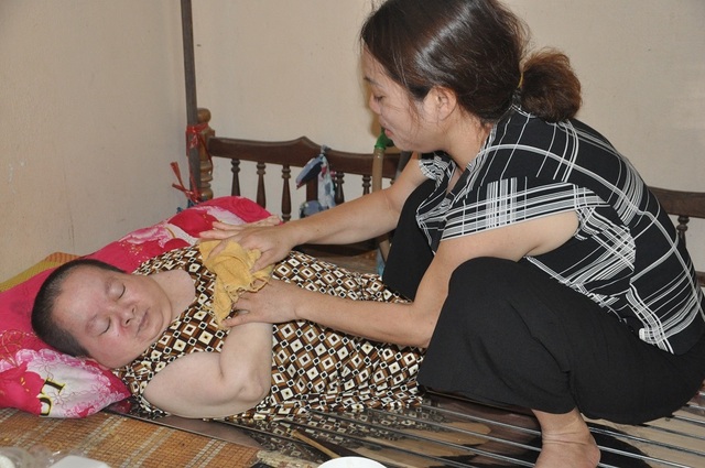 Rớt nước mắt cảnh “người cá” vượt trăm cây số nương nhờ em gái bát cháo qua ngày - 10 Rớt nước mắt cảnh “người cá” vượt trăm cây số nương nhờ em gái bát cháo qua ngày - 10