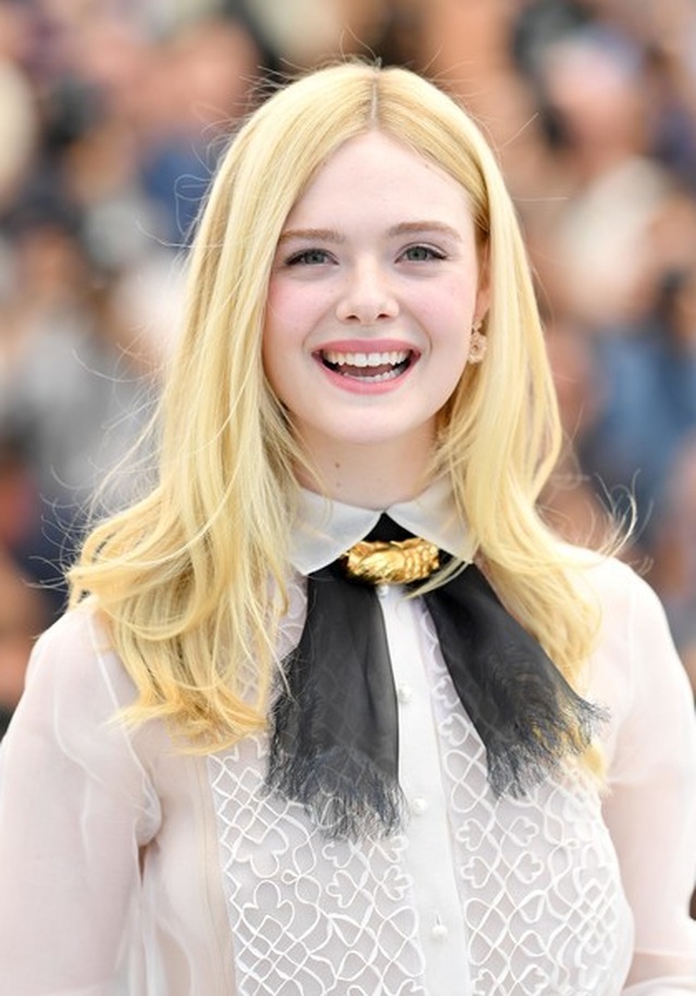 elle-fanning-jury-photocall-72nd-annual-cannes-ph-9-ze-d-bw-of-bl-1557840022874.jpg
