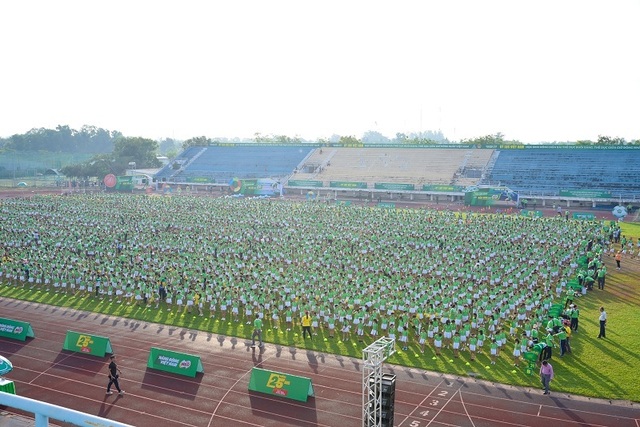 6.146 học sinh và hình ảnh ấn tượng về buổi đồng diễn đạt kỷ lục Guiness Việt Nam - 1 6.146 học sinh và hình ảnh ấn tượng về buổi đồng diễn đạt kỷ lục Guiness Việt Nam - 1