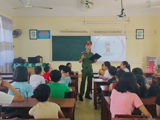 Lớp học kỹ năng sống miễn phí của cô giáo Loan - 2 Lớp học kỹ năng sống miễn phí của cô giáo Loan - 2