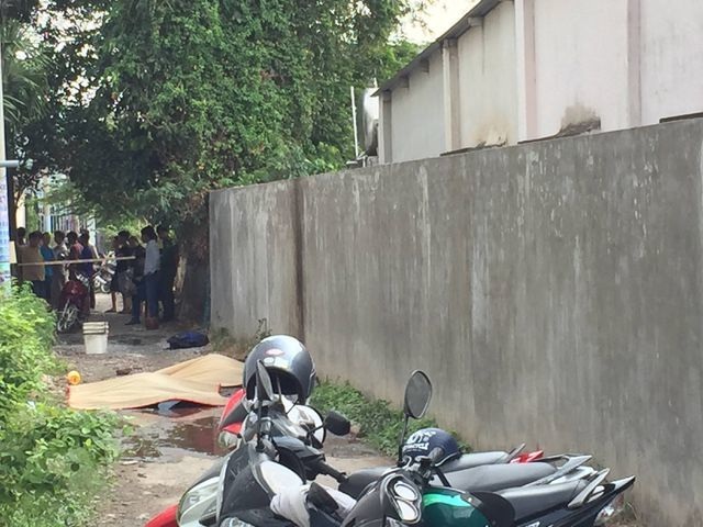 Chồng chết, vợ bỏng nặng trong căn nhà nồng nặc mùi xăng - 2 Chồng chết, vợ bỏng nặng trong căn nhà nồng nặc mùi xăng - 2