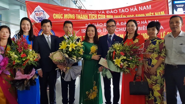 Cặp song sinh đến từ trường làng chinh phục thành công Olympic Vật lý Châu Á - 2 Cặp song sinh đến từ trường làng chinh phục thành công Olympic Vật lý Châu Á - 2