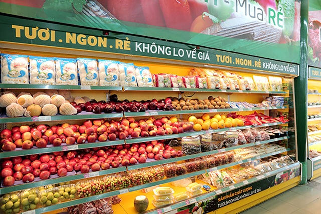Tiết kiệm là thế nhưng bà nội trợ vẫn “bạo chi” cho trái cây nhập khẩu - 1 Tiết kiệm là thế nhưng bà nội trợ vẫn “bạo chi” cho trái cây nhập khẩu - 1