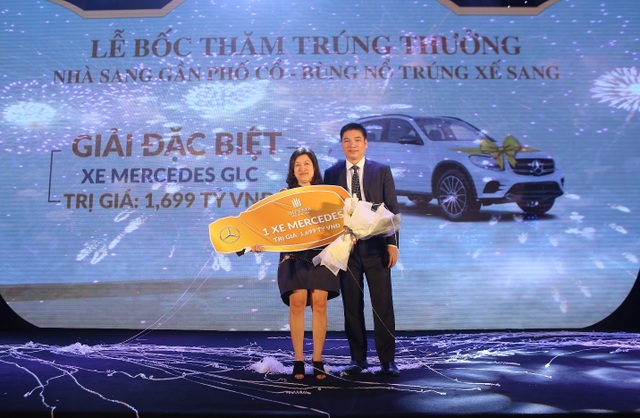 Lộ diện chủ nhân xe Mercedes tại lễ mở bán Imperia Sky Garden - 2 Lộ diện chủ nhân xe Mercedes tại lễ mở bán Imperia Sky Garden - 2