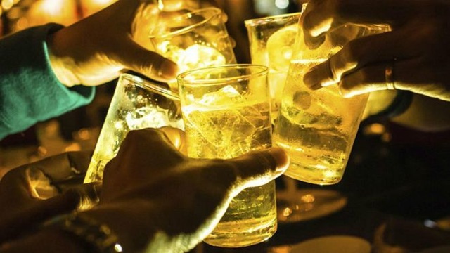 Mỗi người Việt tiêu thụ 43 lít bia trong 1 năm, sức uống vẫn còn “sung”? - 1 Mỗi người Việt tiêu thụ 43 lít bia trong 1 năm, sức uống vẫn còn “sung”? - 1