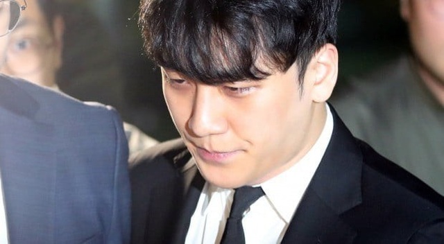 Seungri được thả sau vài tiếng bị còng tay, áp giải về trại tạm giam - 8 Seungri được thả sau vài tiếng bị còng tay, áp giải về trại tạm giam - 8