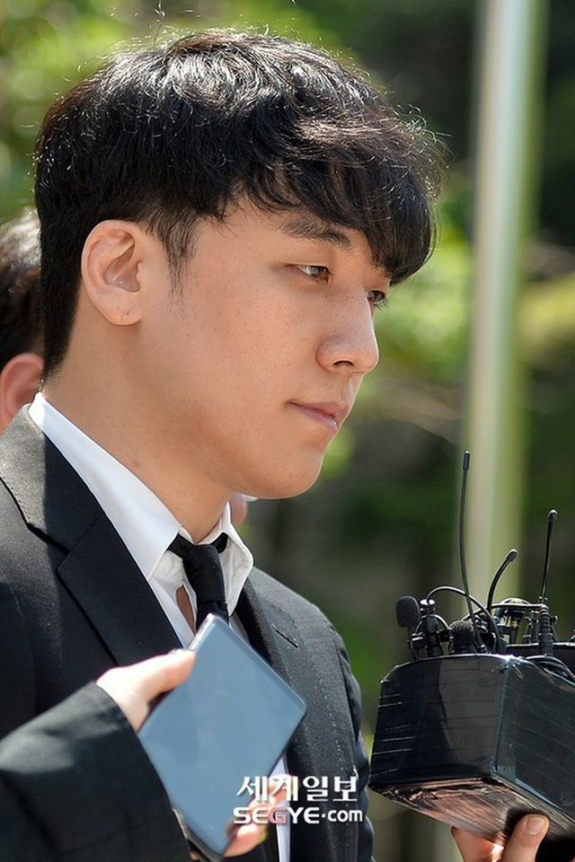 Seungri được thả sau vài tiếng bị còng tay, áp giải về trại tạm giam - 3 Seungri được thả sau vài tiếng bị còng tay, áp giải về trại tạm giam - 3