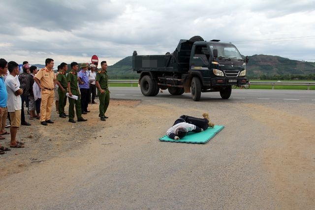 Tăng thêm 18 tháng tù đối với tài xế xe ben cố tình cán chết nam sinh - 1 Tăng thêm 18 tháng tù đối với tài xế xe ben cố tình cán chết nam sinh - 1