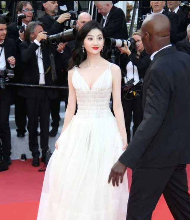 Hai nữ diễn viên Trung Quốc bị ban tổ chức LHP Cannes 2019 đuổi khéo khỏi thảm đỏ - 6