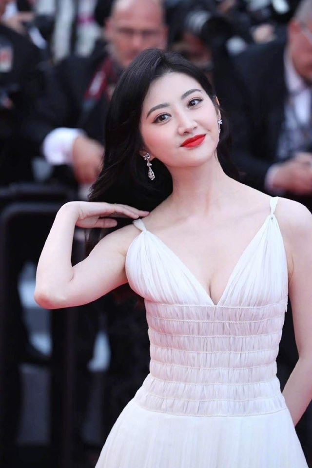 Hai nữ diễn viên Trung Quốc bị ban tổ chức LHP Cannes 2019 đuổi khéo khỏi thảm đỏ - 1