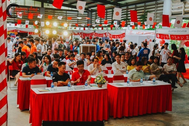 Chưa ra trường, sinh viên FPT đã được hơn 40 doanh nghiệp trong và ngoài nước săn đón - 3 Chưa ra trường, sinh viên FPT đã được hơn 40 doanh nghiệp trong và ngoài nước săn đón - 3