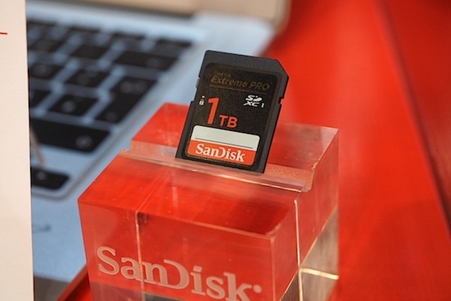 Thẻ nhớ microSD 1TB đầu tiên trên thế giới được bán hơn 10 triệu đồng - 1