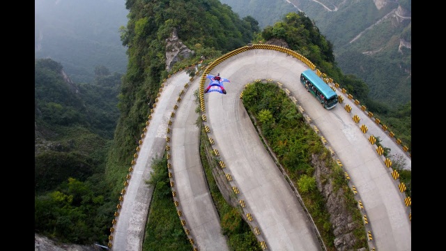 Ngồi cáp treo dài 7,5km, leo tiếp 999 bậc thang mới tới cổng trời - 2