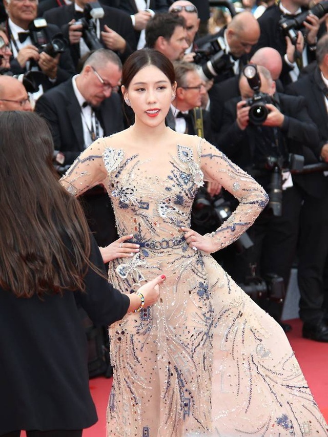 Tâm sự của nữ diễn viên bị chê “câu giờ” trên thảm đỏ Cannes