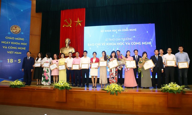 Báo Dân trí đạt giải ba Giải thưởng báo chí Khoa học và Công nghệ - 2 Báo Dân trí đạt giải ba Giải thưởng báo chí Khoa học và Công nghệ - 2