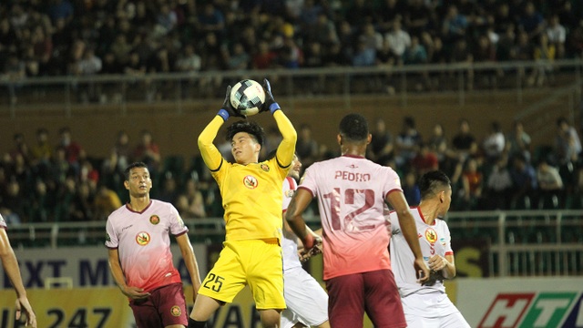 Quế Ngọc Hải mắc sai lầm, Viettel thua đậm Sài Gòn FC - 4 Quế Ngọc Hải mắc sai lầm, Viettel thua đậm Sài Gòn FC - 4