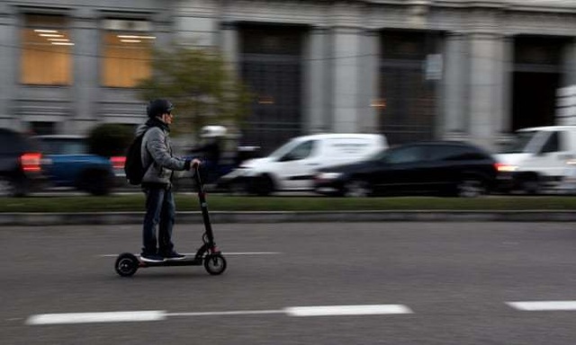 Hãng xe Trung Quốc trình làng scooter có khả năng tự lái đến trạm sạc điện - 2