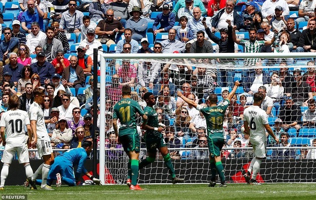 Real Madrid 0-2 Betis: Kết cục cay đắng cho HLV Zidane - 14 Real Madrid 0-2 Betis: Kết cục cay đắng cho HLV Zidane - 14