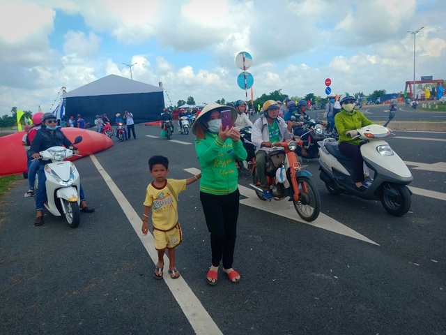 Thông xe cầu Vàm Cống, góp phần tháo gỡ điểm nghẽn giao thông miền Tây - 9 Thông xe cầu Vàm Cống, góp phần tháo gỡ điểm nghẽn giao thông miền Tây - 9