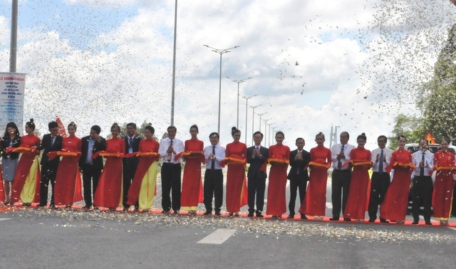 Thông xe cầu Vàm Cống, góp phần tháo gỡ điểm nghẽn giao thông miền Tây - 3 Thông xe cầu Vàm Cống, góp phần tháo gỡ điểm nghẽn giao thông miền Tây - 3