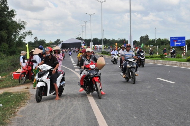 Thông xe cầu Vàm Cống, góp phần tháo gỡ điểm nghẽn giao thông miền Tây - 5 Thông xe cầu Vàm Cống, góp phần tháo gỡ điểm nghẽn giao thông miền Tây - 5