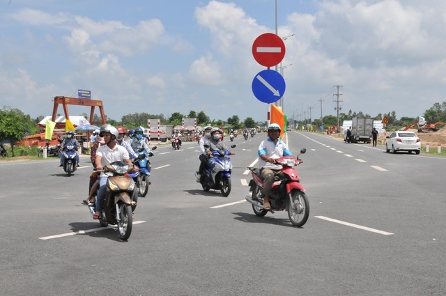 Thông xe cầu Vàm Cống, góp phần tháo gỡ điểm nghẽn giao thông miền Tây - 4 Thông xe cầu Vàm Cống, góp phần tháo gỡ điểm nghẽn giao thông miền Tây - 4