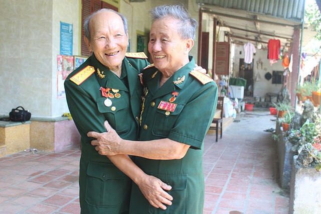 Cả tháng chỉ ăn măng rừng vẫn tải không thiếu một hạt gạo cho chiến trường - 1 Cả tháng chỉ ăn măng rừng vẫn tải không thiếu một hạt gạo cho chiến trường - 1