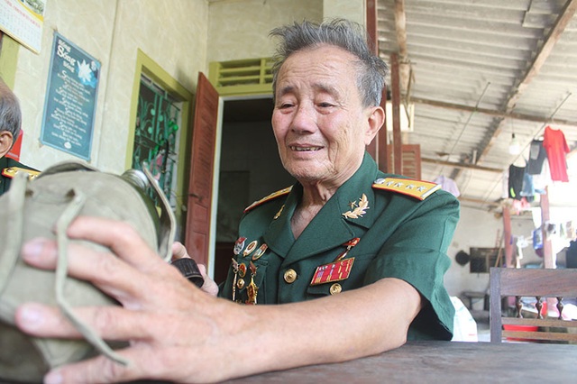 Cả tháng chỉ ăn măng rừng vẫn tải không thiếu một hạt gạo cho chiến trường - 3 Cả tháng chỉ ăn măng rừng vẫn tải không thiếu một hạt gạo cho chiến trường - 3