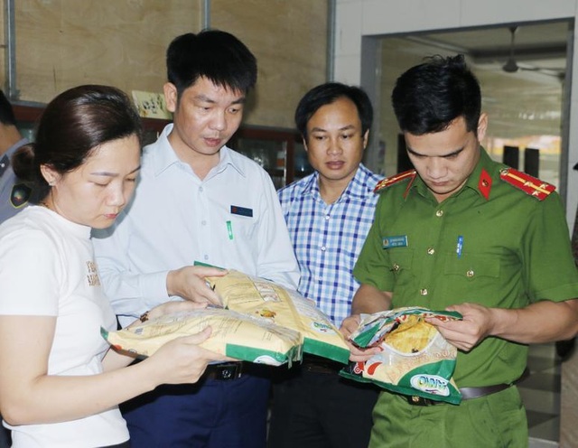 Hàng loạt cơ sở bị xử phạt vì vi phạm vệ sinh an toàn thực phẩm - 1 Hàng loạt cơ sở bị xử phạt vì vi phạm vệ sinh an toàn thực phẩm - 1