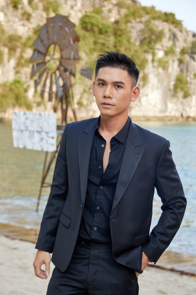 Dàn sao Việt bất ngờ trước sàn diễn thời trang giữa hoang đảo “3 không” - Ảnh minh hoạ 20