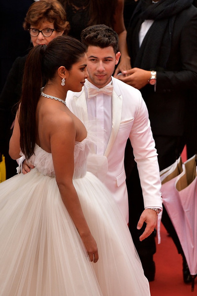 Priyanka Chopra đẹp đôi bên chồng kém 10 tuổi tại LHP Cannes - 10 Priyanka Chopra đẹp đôi bên chồng kém 10 tuổi tại LHP Cannes - 10