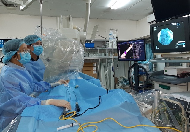 Bé gái có nhịp tim 200 lần mỗi phút vì hội chứng hiếm gặp - 2 Bé gái có nhịp tim 200 lần mỗi phút vì hội chứng hiếm gặp - 2