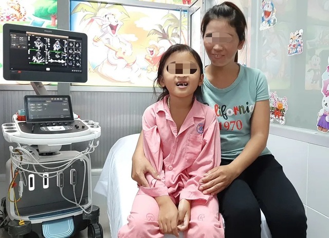 Bé gái có nhịp tim 200 lần mỗi phút vì hội chứng hiếm gặp - 3 Bé gái có nhịp tim 200 lần mỗi phút vì hội chứng hiếm gặp - 3