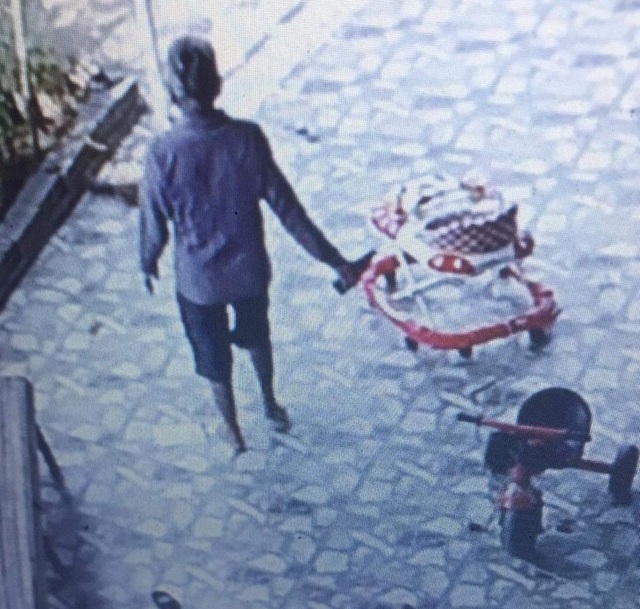 Công an điều tra vụ một gia đình nghi bị đầu độc nước giếng - 2 Công an điều tra vụ một gia đình nghi bị đầu độc nước giếng - 2