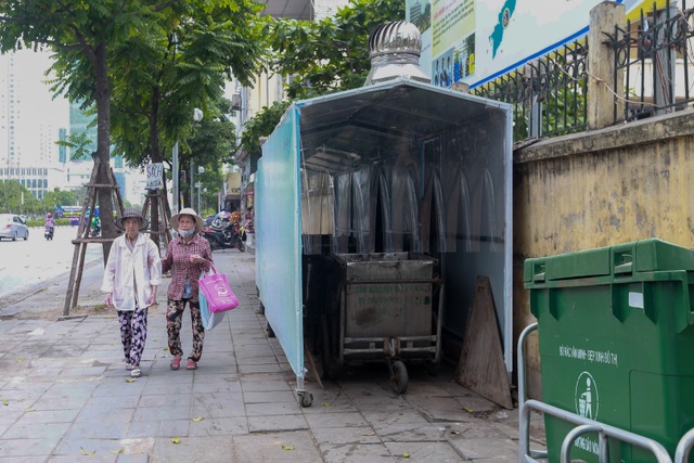 Hà Nội: Trang bị nhà ở di động cho xe đẩy rác trên nhiều tuyến phố - 8 Hà Nội: Trang bị nhà ở di động cho xe đẩy rác trên nhiều tuyến phố - 8