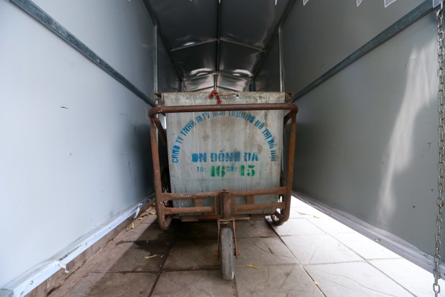 Hà Nội: Trang bị nhà ở di động cho xe đẩy rác trên nhiều tuyến phố - 9 Hà Nội: Trang bị nhà ở di động cho xe đẩy rác trên nhiều tuyến phố - 9