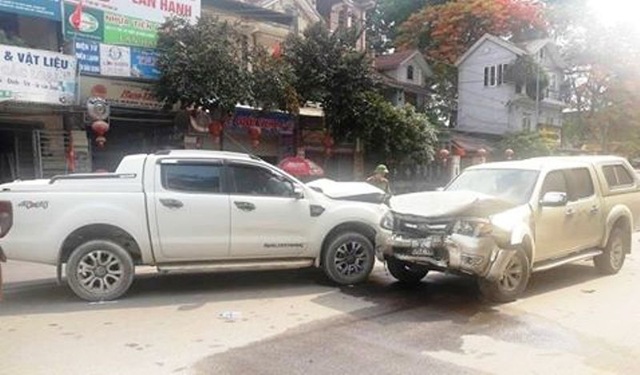 Nghi án chồng đâm vợ, đốt nhà rồi lái xe tông vào tình địch - 2 Nghi án chồng đâm vợ, đốt nhà rồi lái xe tông vào tình địch - 2