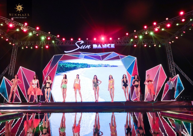 Bích Phương và bikini show “bỏ bùa” khán giả Hạ Long tại Sun Dance Festival - 4 Bích Phương và bikini show “bỏ bùa” khán giả Hạ Long tại Sun Dance Festival - 4